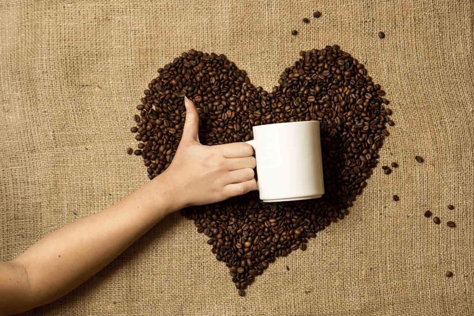 Một năm thế giới tiêu thụ 500 tỉ tách cà phê vì những lợi ích bất ngờ, đặc biệt đối với tuyến giáp mà nghiên cứu gần đây đã chứng minh - Ảnh 1